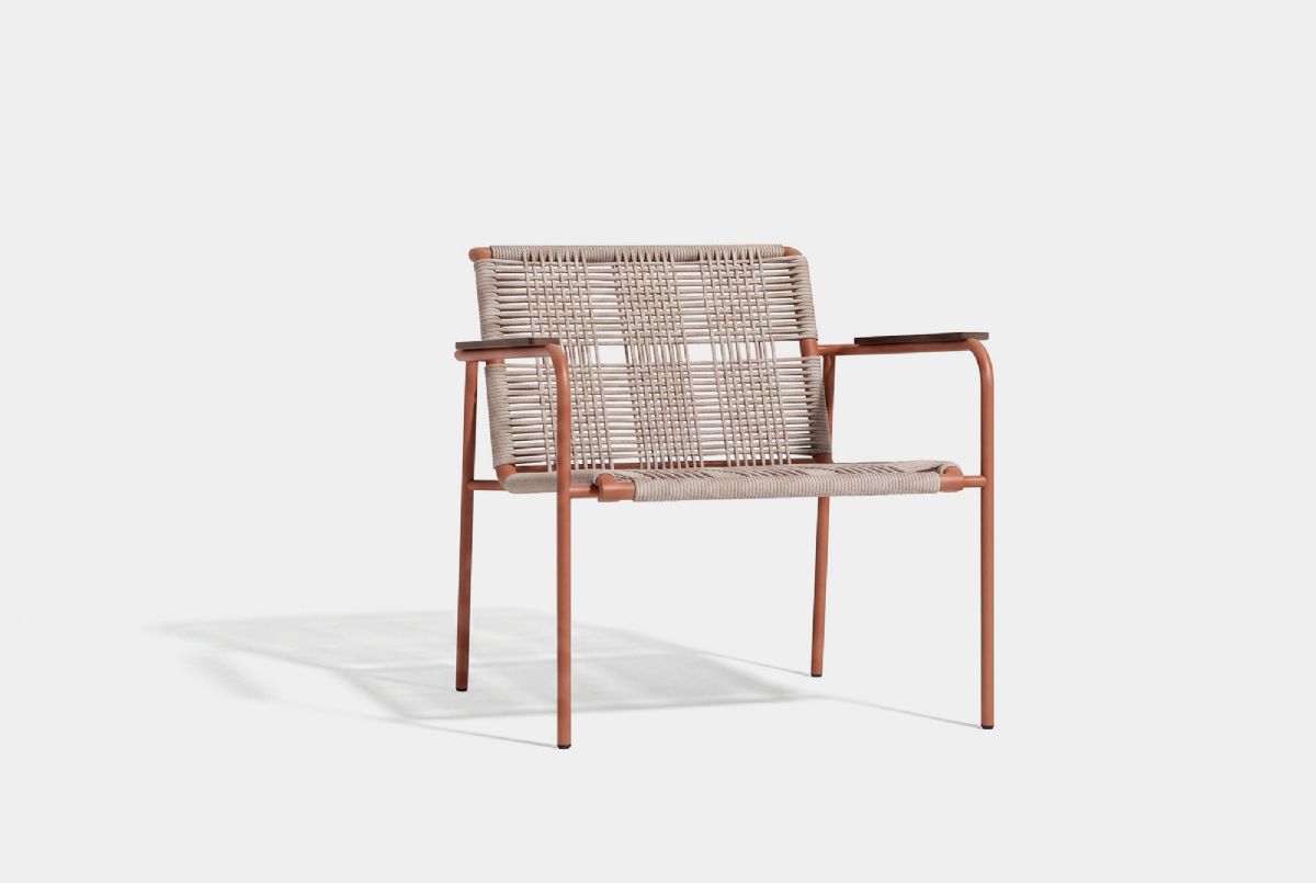 11_Volos _Easy Arm Chair 2 _front45 _low.jpg